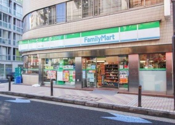 コンビニ　ファミリーマート麻布十番一丁目店（コンビニ）まで64m