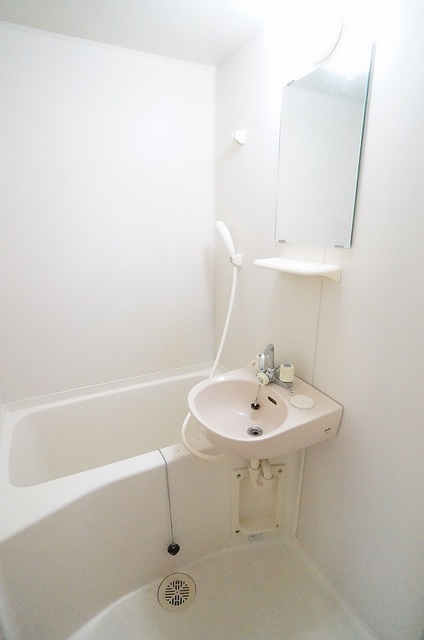 洗面設備　参考写真（同物件別部屋）