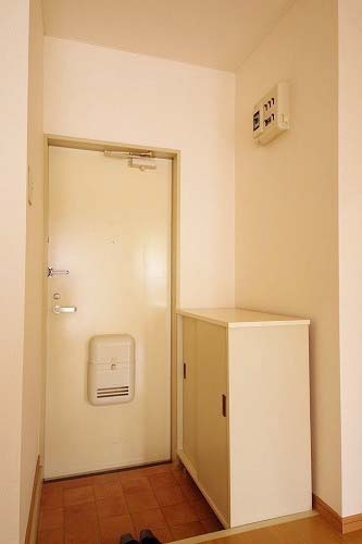エルディム稲和Aの玄関写真