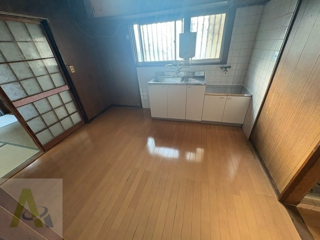 鈴蘭台北町戸建の居間写真