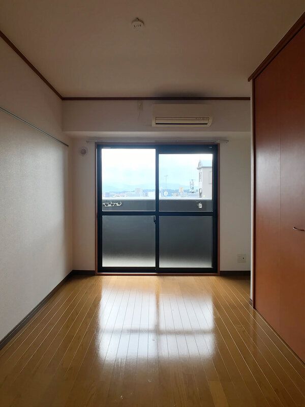 地下鉄七隈線 渡辺通駅 徒歩6分 15階建 築21年の内装写真