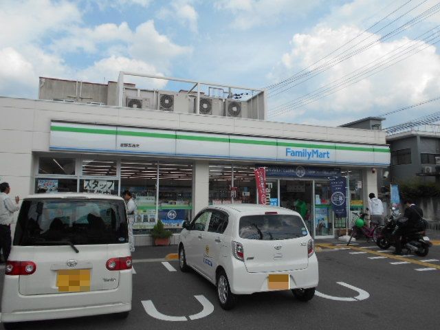 コンビニ　ファミリーマート葛野西通店（コンビニ）まで233m