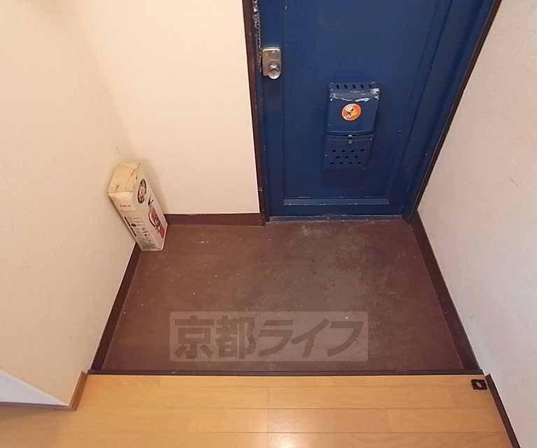 玄関　広い玄関スペースです。