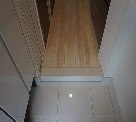 玄関　参考写真：別部屋タイプ