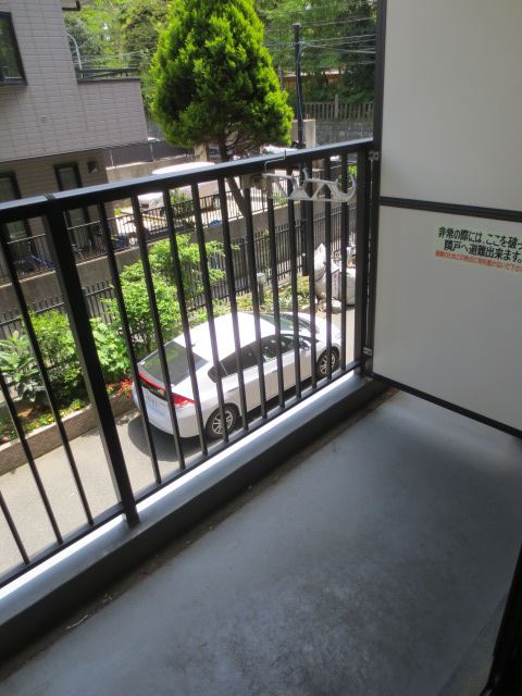 バルコニー　近くにコンビニもございます
