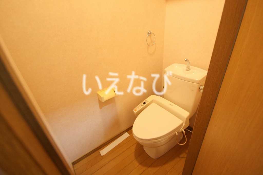 岡山電軌清輝橋線 清輝橋駅 徒歩54分 4階建 築47年のトイレ写真