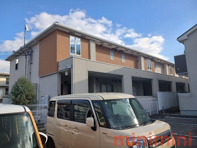 阪急京都線 高槻市駅 バス乗車時間：10分 最寄りバス停で下車 徒歩3分 築15年