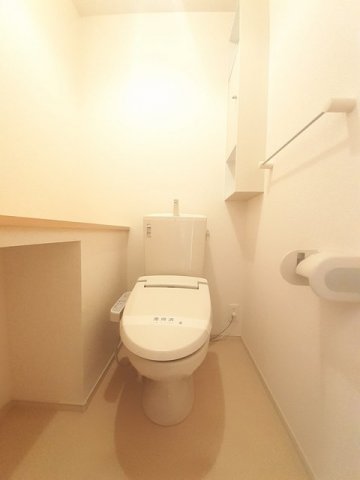 ＪＲ境線 三本松口駅 徒歩18分 2階建 築14年のトイレ写真