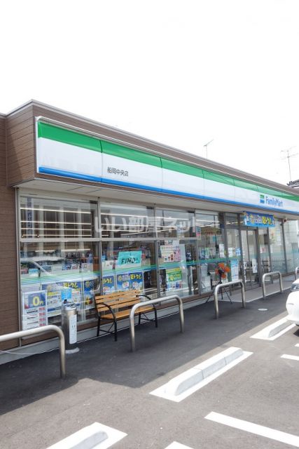 コンビニ　ファミリーマート 船岡中央店（コンビニ）まで683m