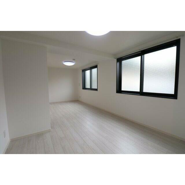GENOVIA根津 部屋番号:0101の居間写真