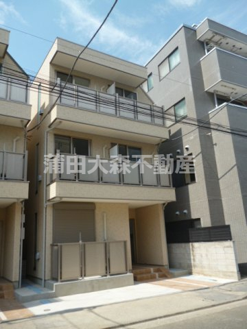 建物外観　2013年5月築　軽量鉄骨造地上3階建て総戸数5戸 東京都大