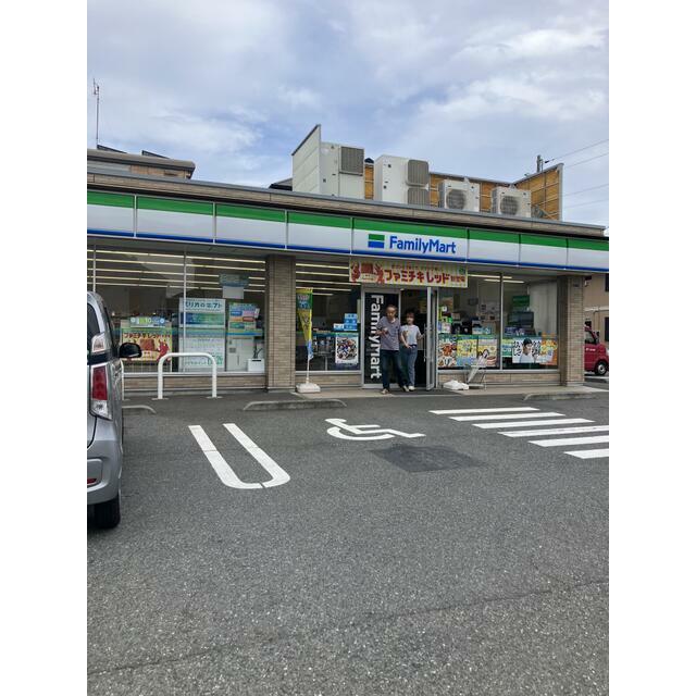 コンビニ　ファミリーマート茅ヶ崎小和田三丁目店（コンビニ）まで522m