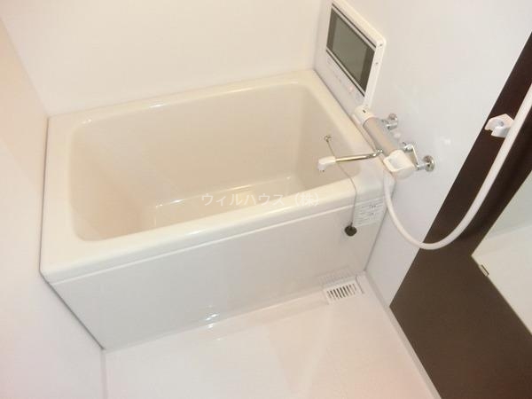 バス・シャワールーム　追い焚き機能付きバス！