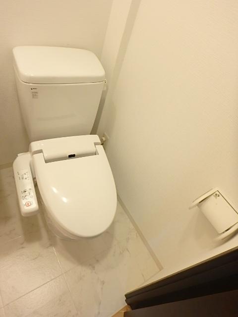 トイレ　温水洗浄便座