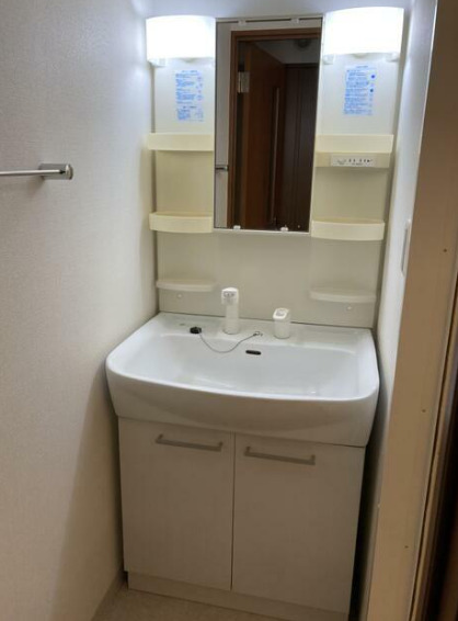 洗面設備　使いやすい独立洗面台です。
