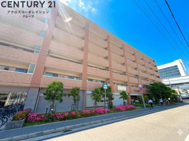 建物外観　オートロックで外部の人間が簡単に出入りできないため安心です。