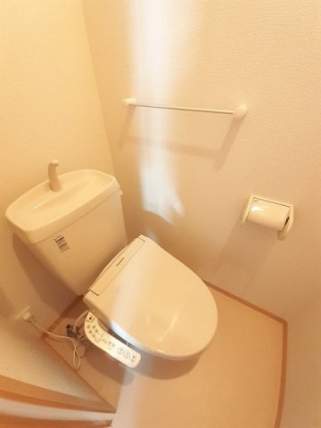 トイレ　清潔感のあるトイレです