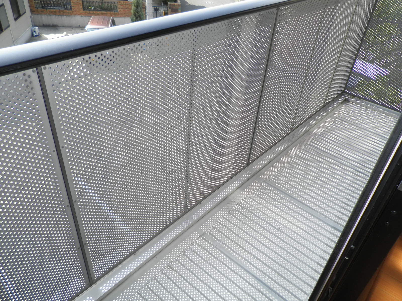 バルコニー　2室から出入り出来るバルコニー