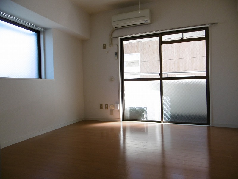 居室・リビング　明るいお部屋ですよ♪