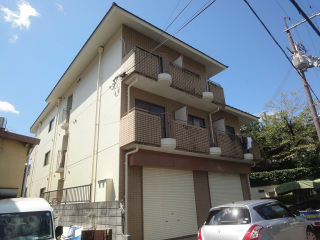 京都市左京区岩倉幡枝町のマンションの建物外観