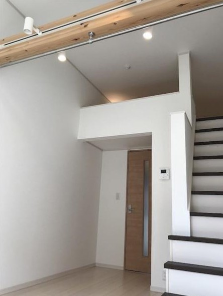 居室・リビング　階段のロフトタイプ