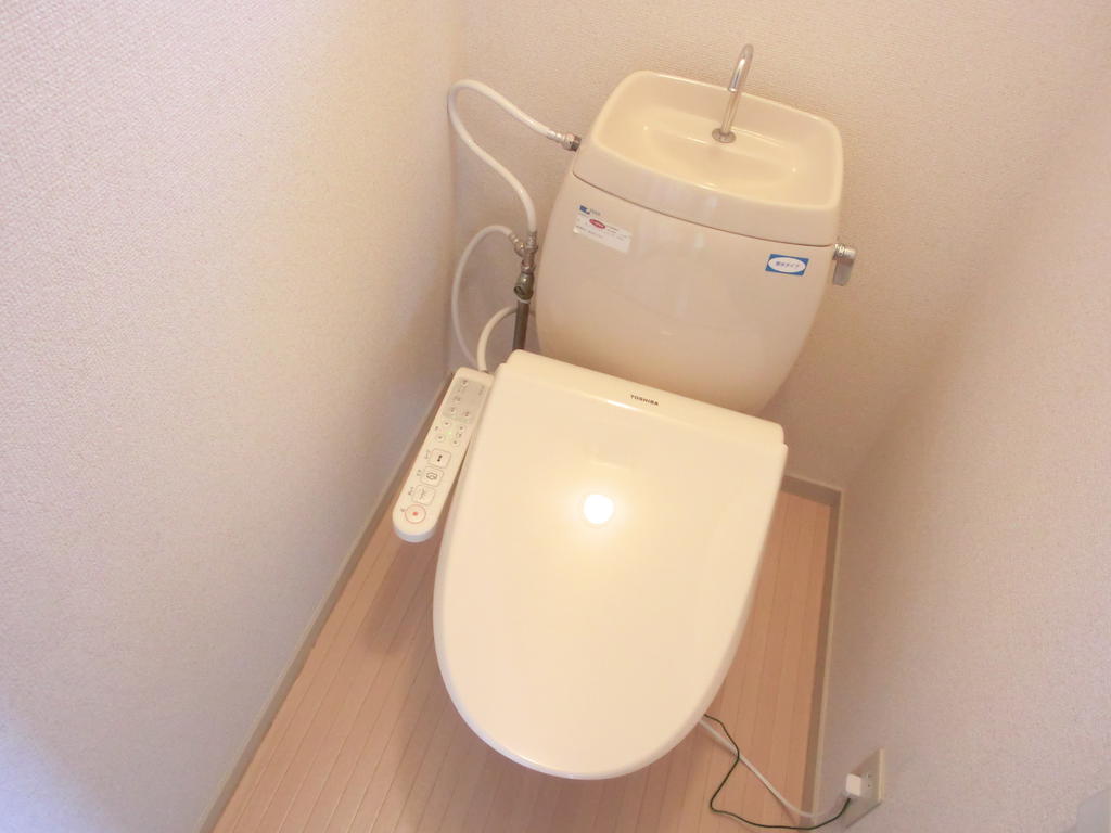 仙台市地下鉄南北線 富沢駅 徒歩20分 2階建 築31年のトイレ写真
