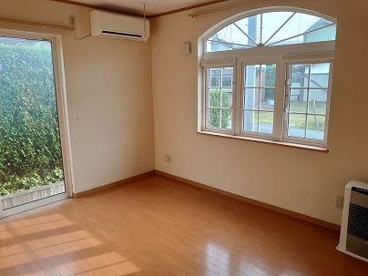 居室・リビング　明るいリビング