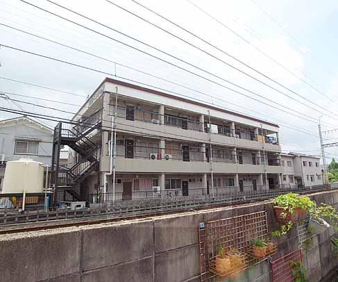 京都市伏見区向島津田町のマンションの建物外観