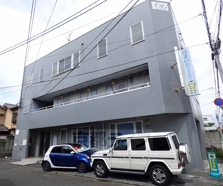 京都市右京区西京極野田町のマンションの建物外観