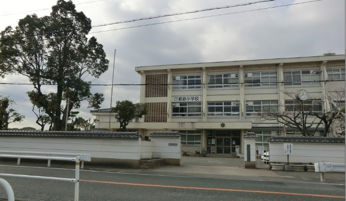 小学校　市立都跡小学校（小学校）まで437m