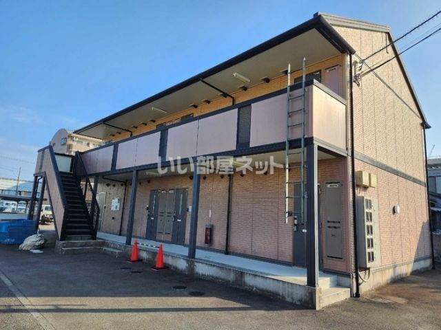 松山市南江戸のアパートの建物外観