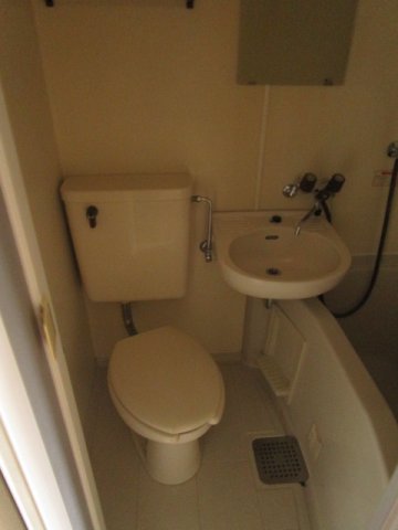 トイレ　※別室参考写真・反転タイプ