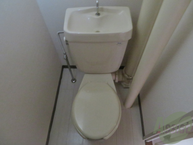 トイレ　トイレはこちらシンプルで清潔感がありますねー。