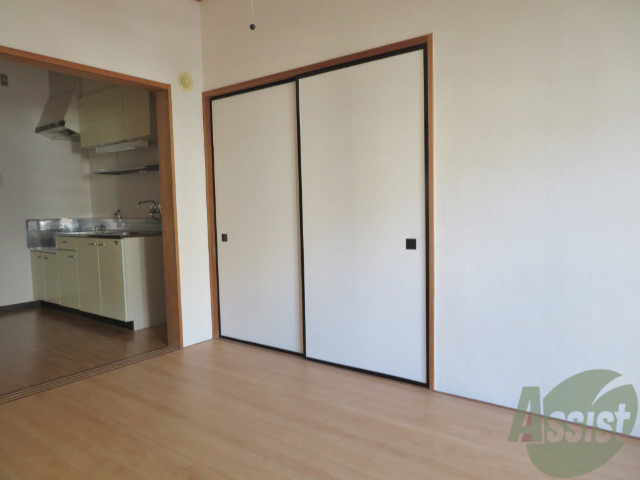 収納　収納はこちらの押し入れになります、イメージできますでしょうか