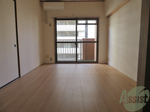 その他部屋・スペース　こちらは洋室フローリングの６帖のお部屋になりますね