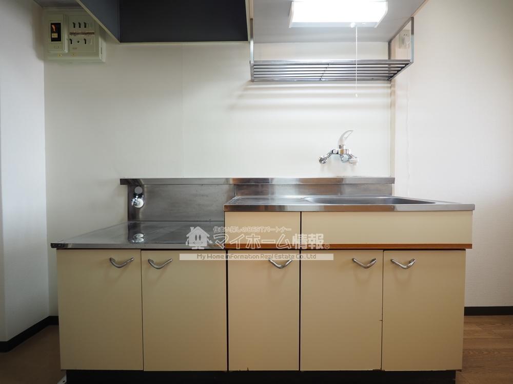 キッチン　3帖のキッチンスペース。収納豊富で整理整頓も楽々♪