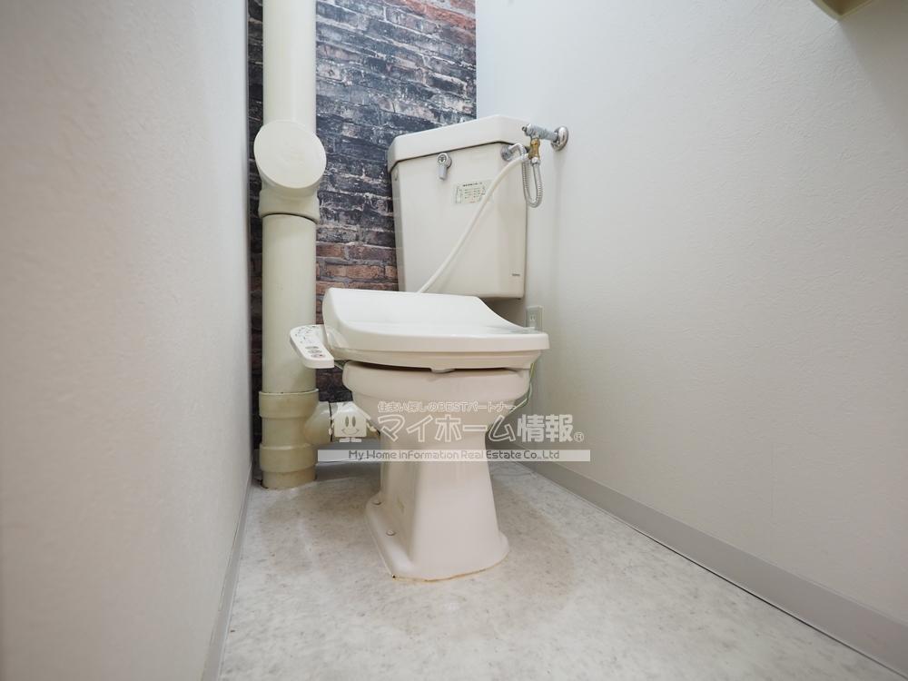 トイレ　アクセントクロスでトイレの雰囲気もおしゃれに変身☆