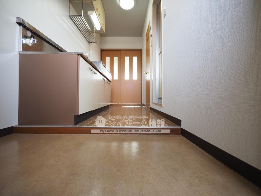 玄関　光と風が吹き抜ける明るい玄関があなたを出迎えます