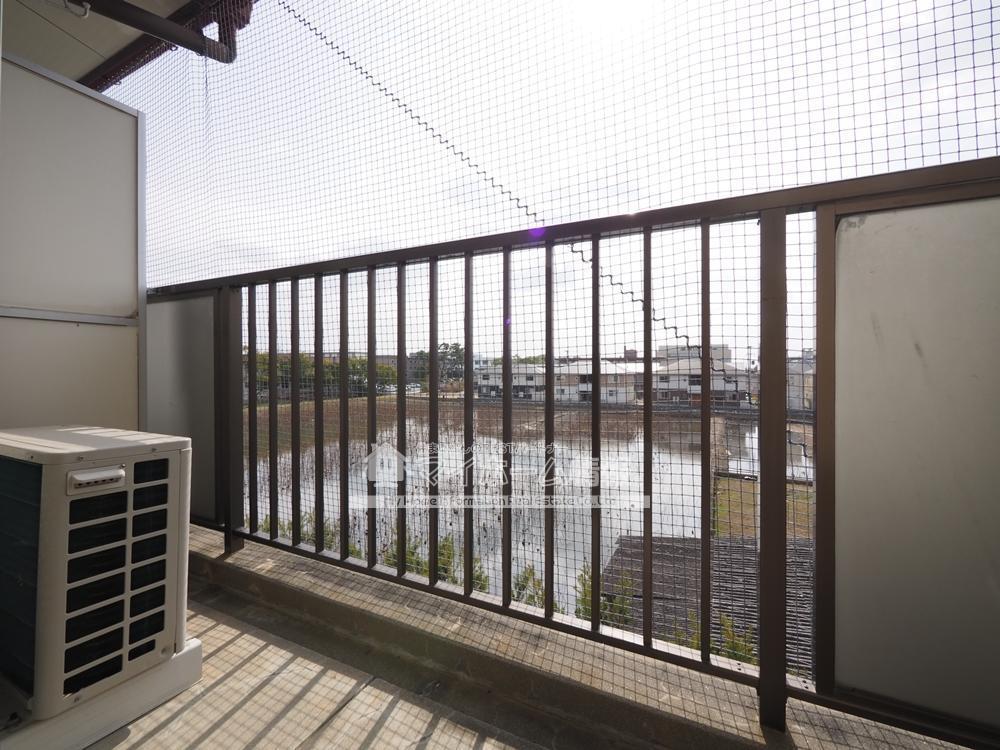 バルコニー　南向きんぼベランダは、日当たり良好・風通し良好♪