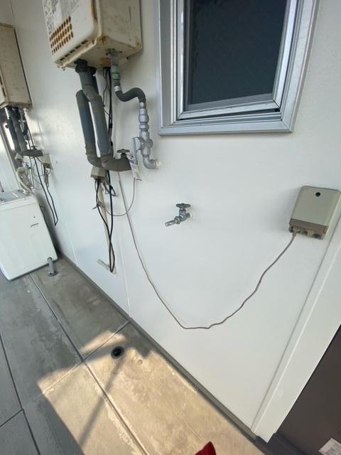 その他　洗濯機置場（玄関外）