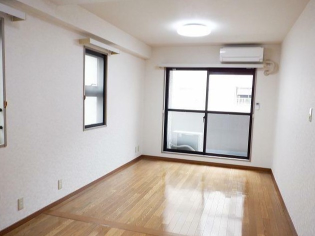 居室・リビング　フローリングな室内