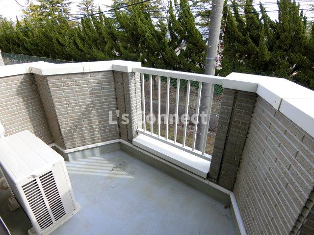 バルコニー　２階のお部屋で洗濯物もたくさん干せます。