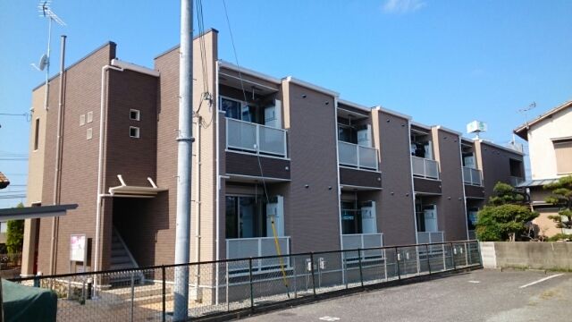 和歌山市梶取のアパートの建物外観
