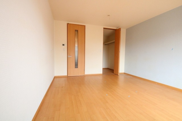 居室・リビング　※同間取り別号室の写真です。