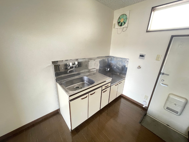 キッチン　二口コンロ設置可能です。