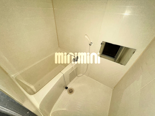 バス・シャワールーム　清潔感のあるバスルーム。