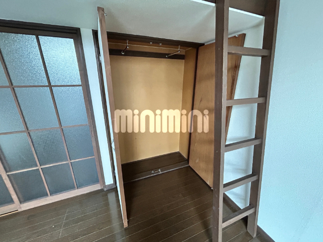 収納　ロフト下はクローゼットになっています。