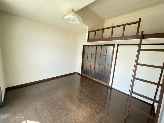 その他　エアコン付きです。