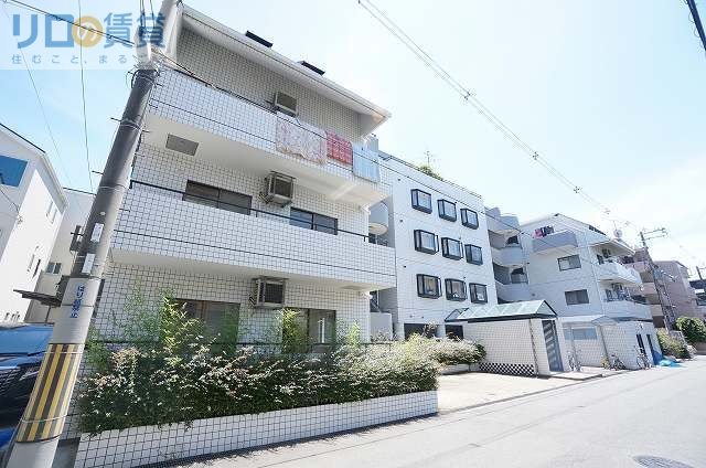 大阪市東淀川区小松のマンションの建物外観