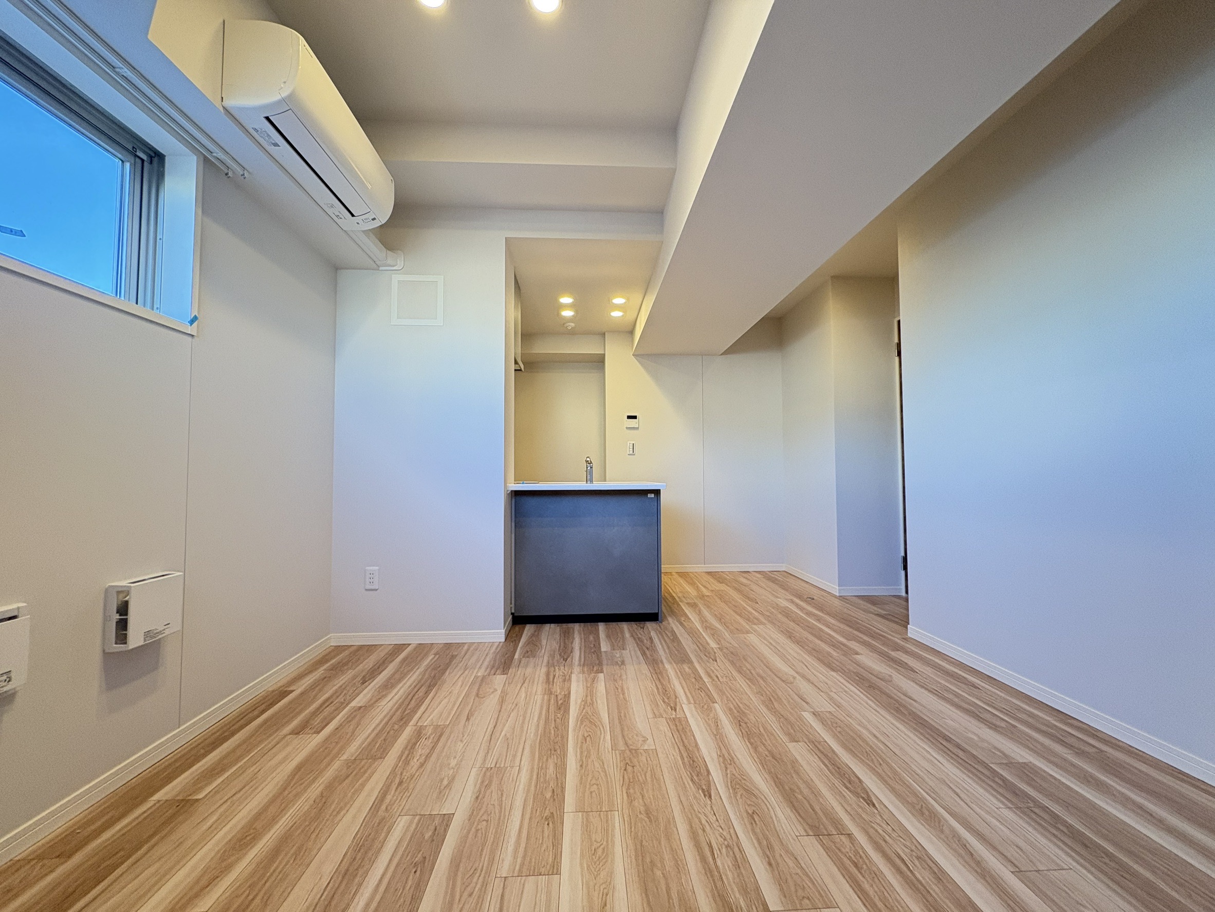 居室・リビング　※同じ間取り別部屋の写真です